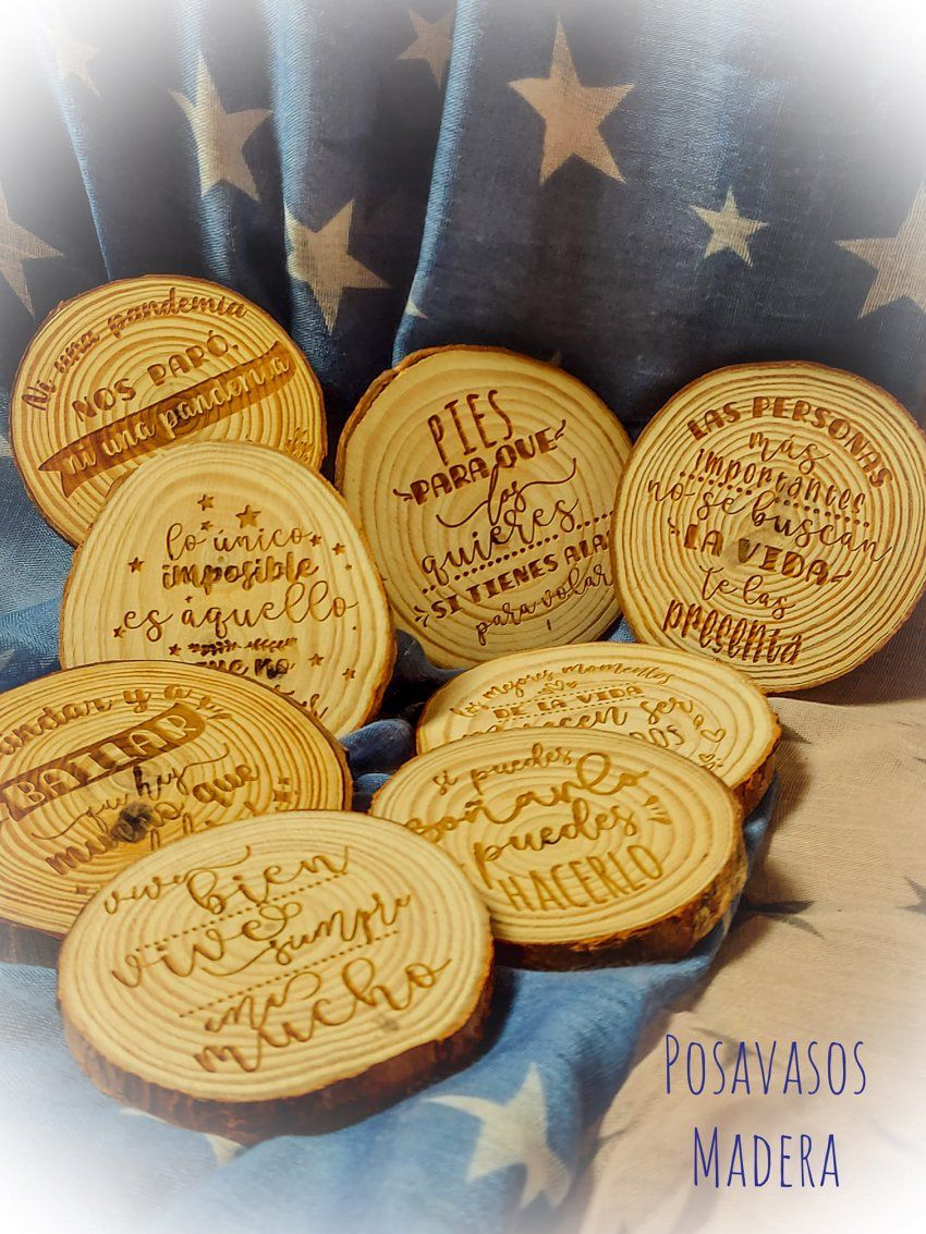 Posavasos de madera personalizados con una frase