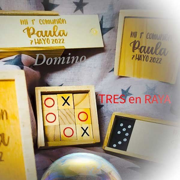 Juego del tres en raya de madera personalizado como detalle de una primera comunión