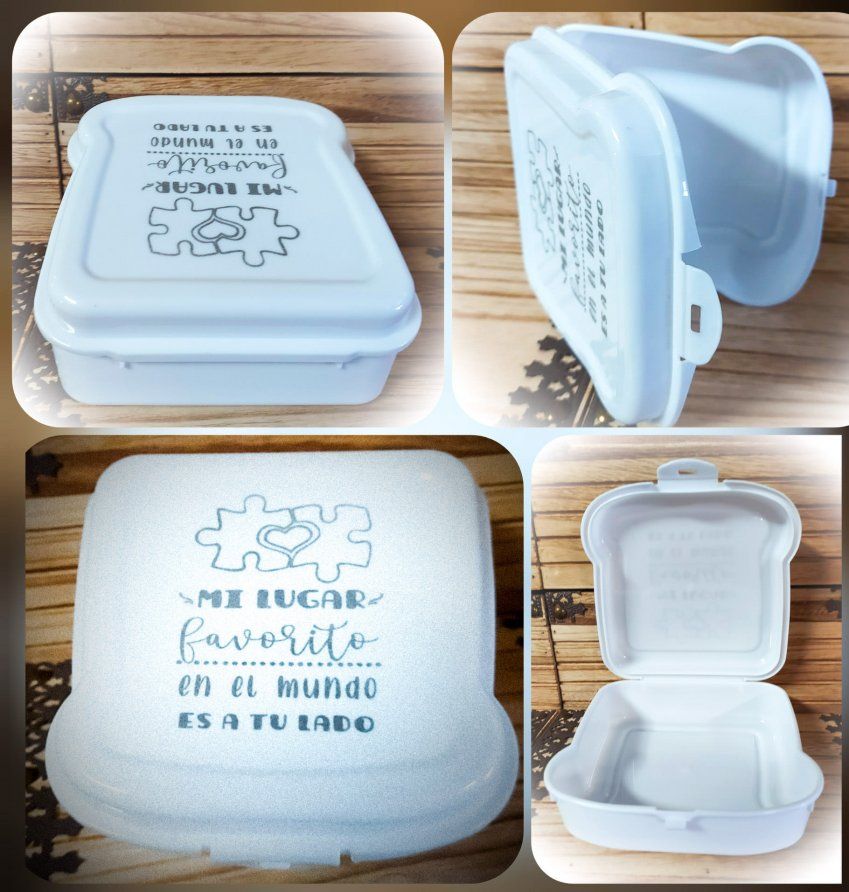 Portabocadillos cuadrado de color azul personalizado con una frase