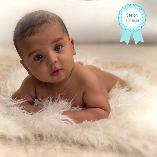 Imagen de un bebé durante su primer año de vida