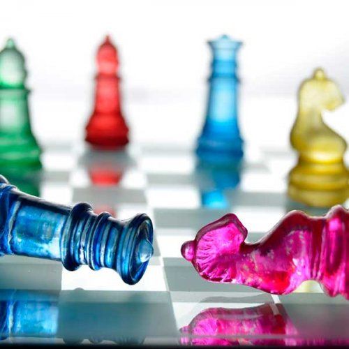 Imagen de un tablero de ajedrez con las fichas